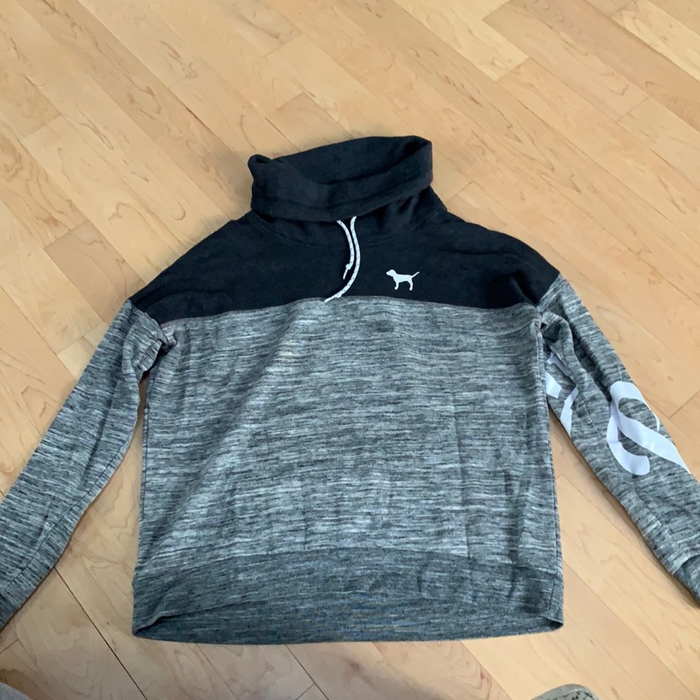 VS/Pink hoodie! Size M